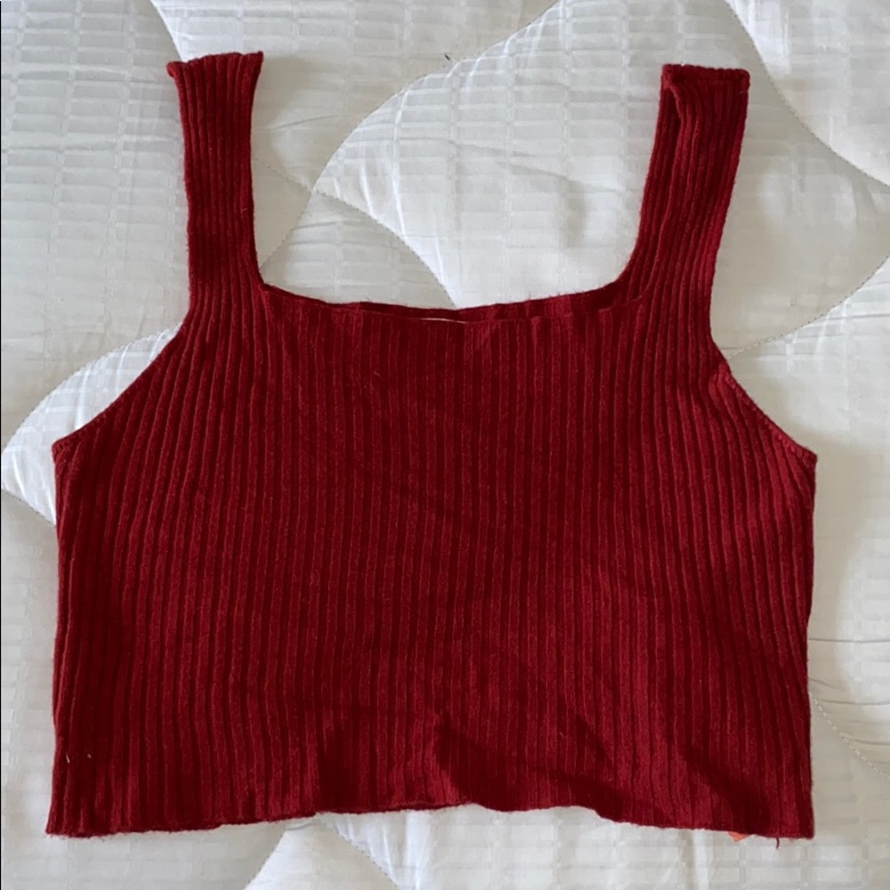 RED SWEATER CROP TANK